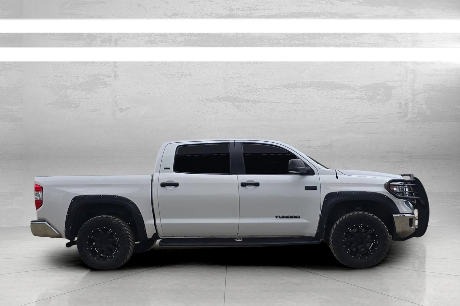 Used 2018 Toyota Tundra SR5 w/ SR5 Upgrade Package AWD/4WD image 3