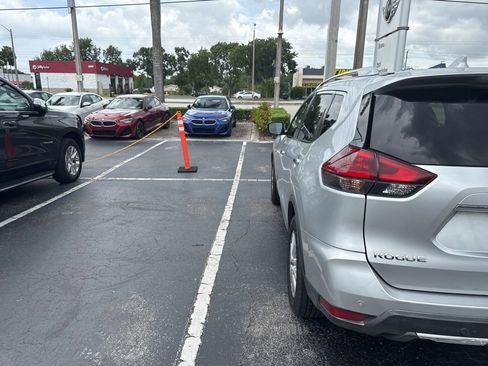 Used 2019 Nissan Rogue SV FWD image 10