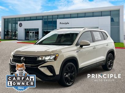 Certified 2023 Volkswagen Taos SE w/ Black Wheel Package