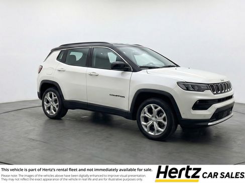 Used 2025 Jeep Compass Latitude AWD/4WD image 1