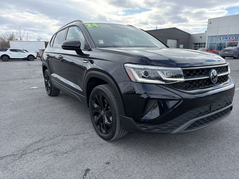 Used 2024 Volkswagen Taos SE image 1