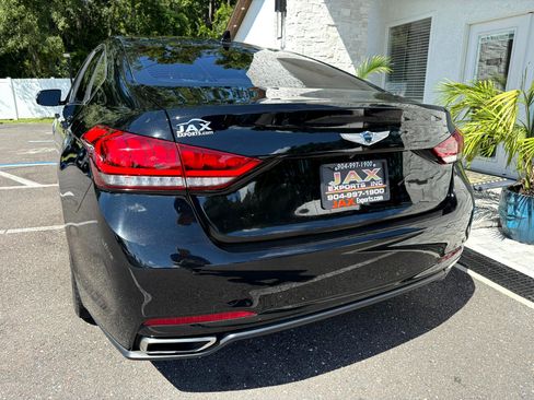 Used 2015 Hyundai Genesis 3.8 image 4