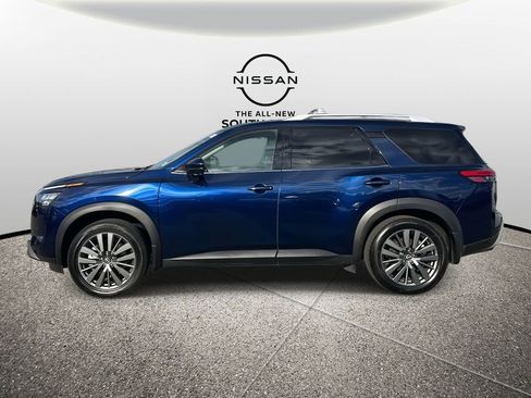 Certified 2025 Nissan Pathfinder SL w/ SL Premium Package image 5