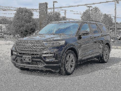 Used 2022 Ford Explorer XLT w/ Equipment Group 202A RWD image 2