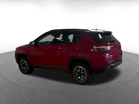 Used 2025 Jeep Compass Trailhawk AWD/4WD image 7