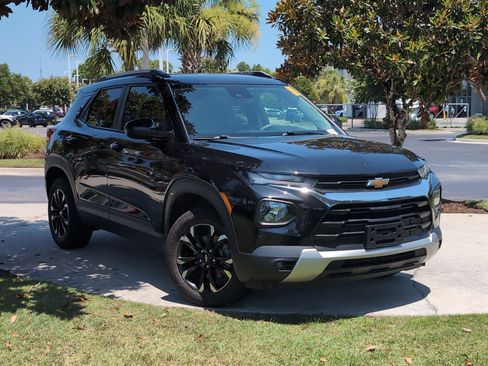 Used 2023 Chevrolet TrailBlazer LT AWD/4WD image 2