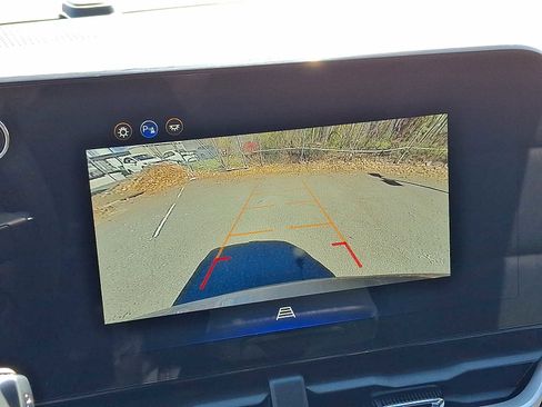 Used 2026 Chevrolet Equinox LT w/ Convenience Package II image 19