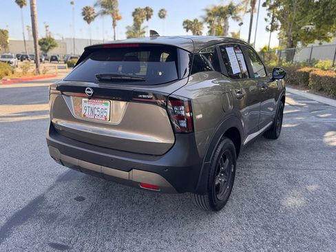 Certified 2025 Nissan Kicks SV FWD image 8