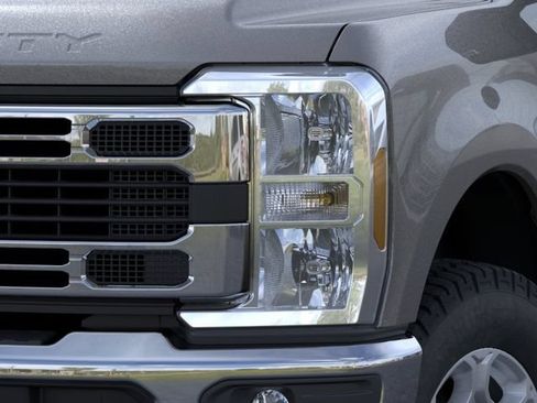 New 2026 Ford F350 XLT w/ FX4 Off-Road Package AWD/4WD image 18