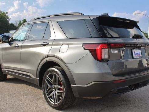 Used 2025 Ford Explorer ST-Line w/ ST-Line Street Pack AWD/4WD image 8