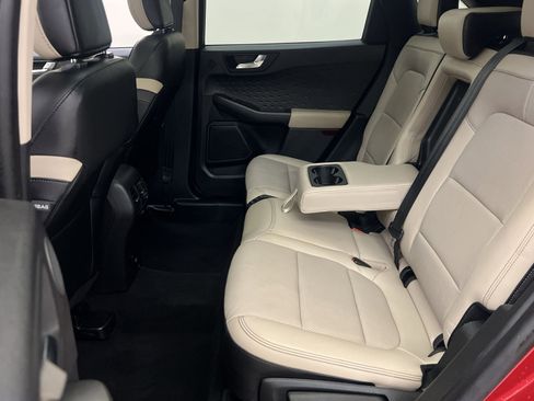 Used 2020 Ford Escape Titanium image 23