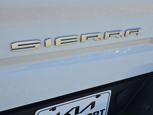 Used 2024 GMC Sierra 1500 SLT image 12