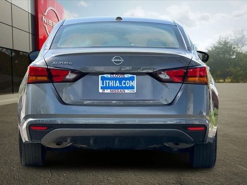 Used 2025 Nissan Altima 2.5 SV image 8