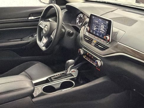 Used 2024 Nissan Altima 2.5 SV image 8