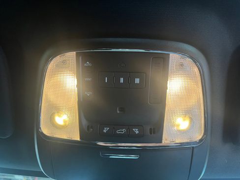 Used 2022 Jeep Grand Cherokee Limited image 31