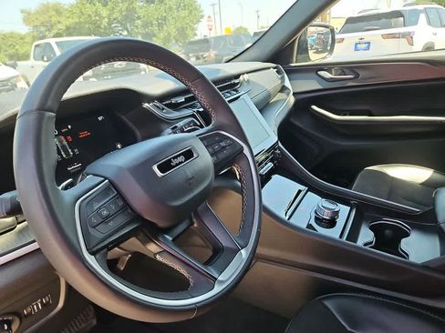 Used 2024 Jeep Grand Cherokee Altitude AWD/4WD image 10