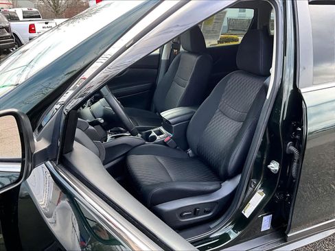 Used 2019 Nissan Rogue SV image 10