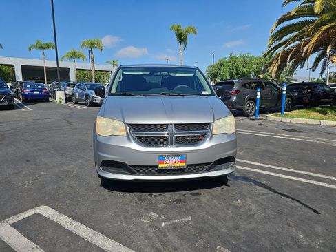 Used 2013 Dodge Grand Caravan American Value Package FWD image 2