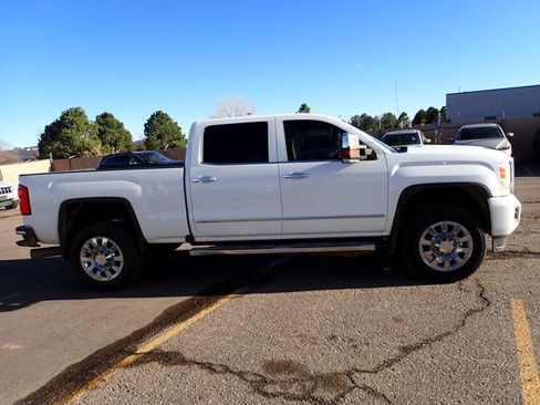 Used 2017 GMC Sierra 2500 Denali w/ Duramax Plus Package image 5