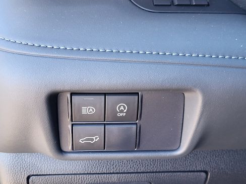 Used 2024 Toyota Highlander XLE image 37