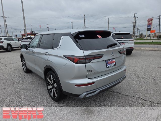 Used 2025 Mitsubishi Outlander AWD image 28