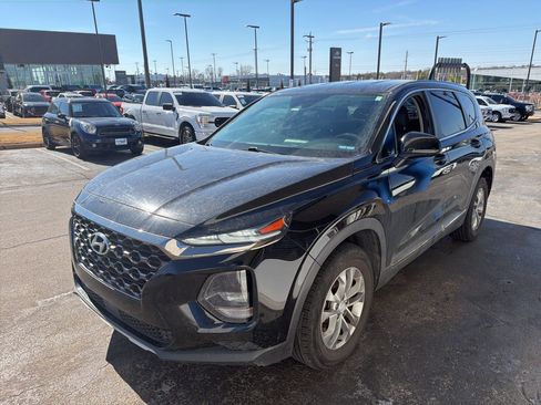 Used 2019 Hyundai Santa Fe SE image 2