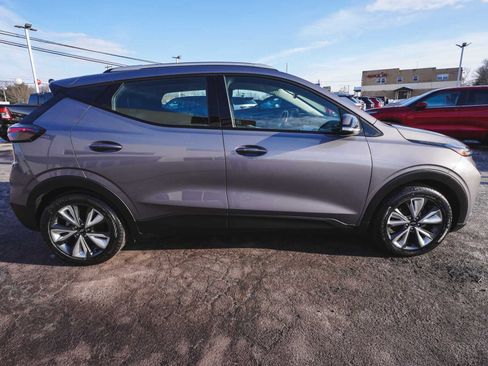 Used 2022 Chevrolet Bolt EUV LT w/ Convenience Package image 3