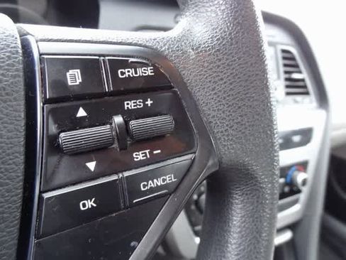 Used 2015 Hyundai Sonata SE image 13