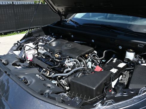 Used 2025 Toyota RAV4 XLE image 16