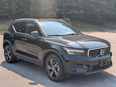 Used 2025 Volvo XC40 B5 Core AWD/4WD image 12