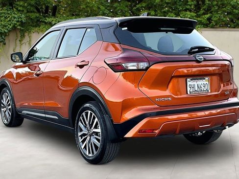 Used 2023 Nissan Kicks SR image 4