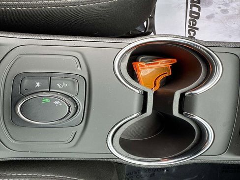 Used 2024 GMC Terrain SLE image 23