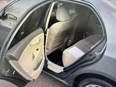 Used 2010 Toyota Corolla LE FWD image 11