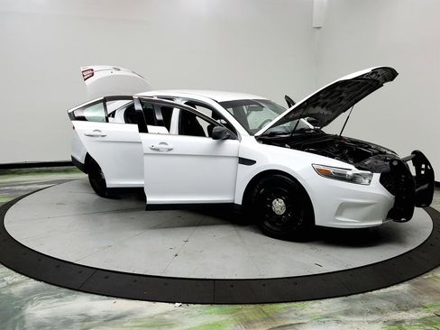 Used 2018 Ford Taurus SE image 10