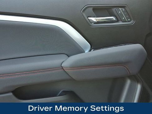 Used 2025 Chevrolet Colorado Z71 w/ Z71 Convenience Package 2 image 17