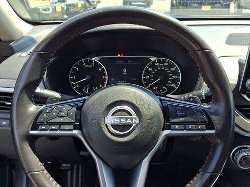 Used 2024 Nissan Altima 2.5 SR FWD image 19