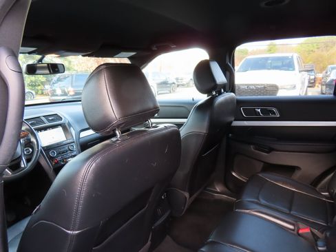 Used 2017 Ford Explorer XLT w/ Equipment Group 202A image 28