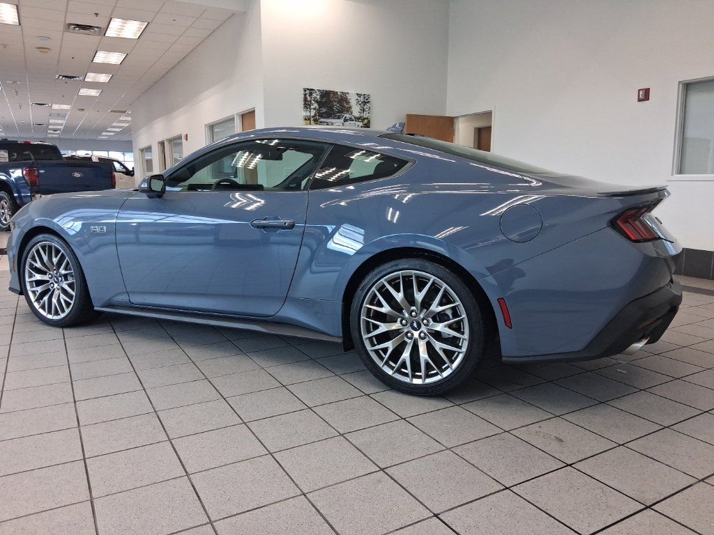 Used 2025 Ford Mustang GT Premium RWD image 7