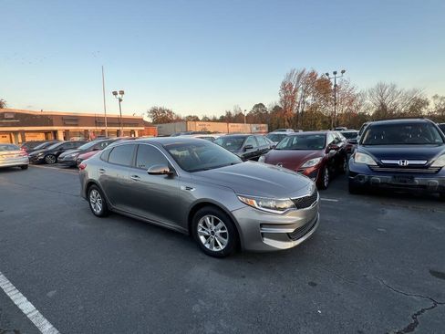 Used 2018 Kia Optima LX FWD image 3