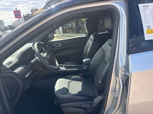 Used 2025 Jeep Compass Trailhawk AWD/4WD image 25