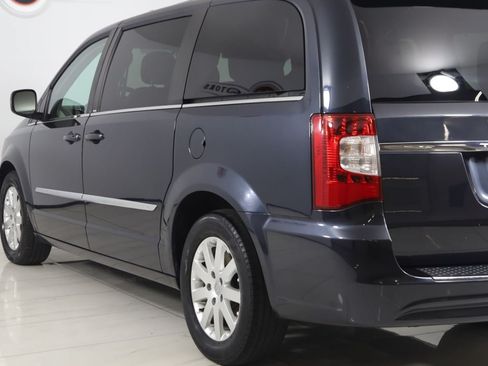 Used 2013 Chrysler Town & Country Touring FWD image 22
