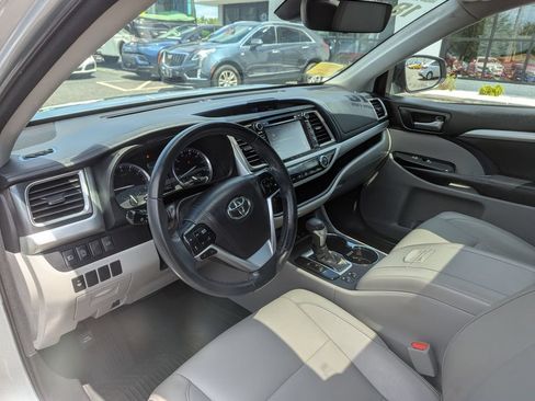 Used 2018 Toyota Highlander XLE AWD/4WD image 13