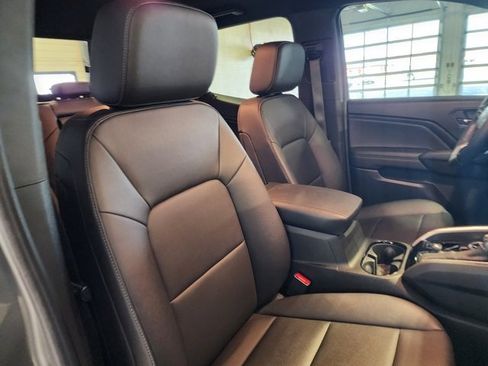 Used 2023 Chevrolet Colorado LT w/ LT Convenience Package III image 17