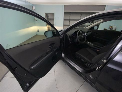 Used 2020 Honda HR-V LX image 11
