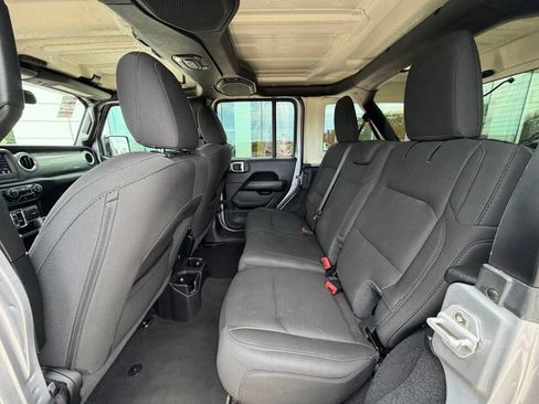 Used 2020 Jeep Wrangler Unlimited Sahara AWD/4WD image 17