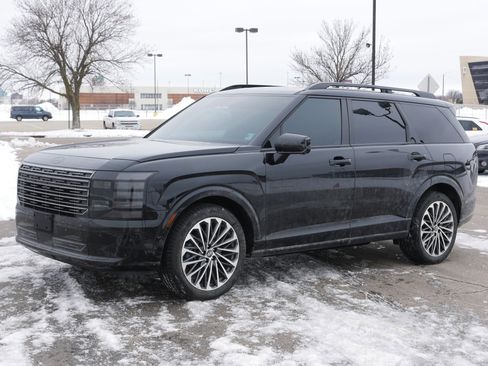 Used 2026 Hyundai Palisade Calligraphy image 2