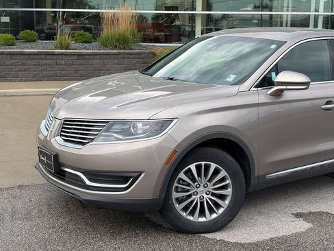 Used 2018 Lincoln MKX Select w/ Select Plus Package AWD/4WD image 2