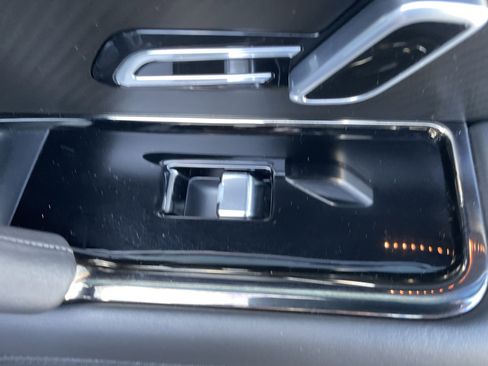 Used 2024 Land Rover Range Rover Sport SV image 18