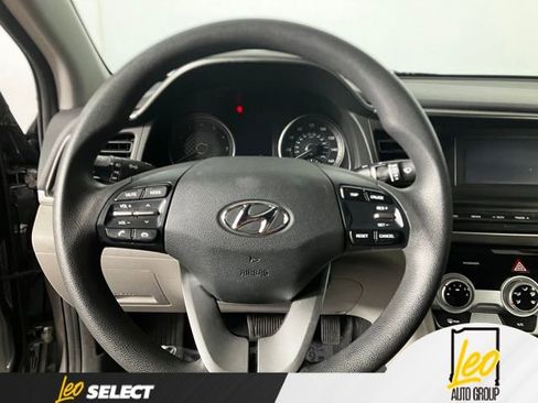 Used 2019 Hyundai Elantra SE FWD image 11