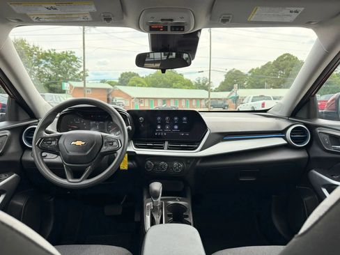 Used 2024 Chevrolet Trax LS w/ LS Convenience Package FWD image 14